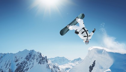 九游电竞站-黄金门将：比赛中的超级救险瞬间集锦，黄金守门员